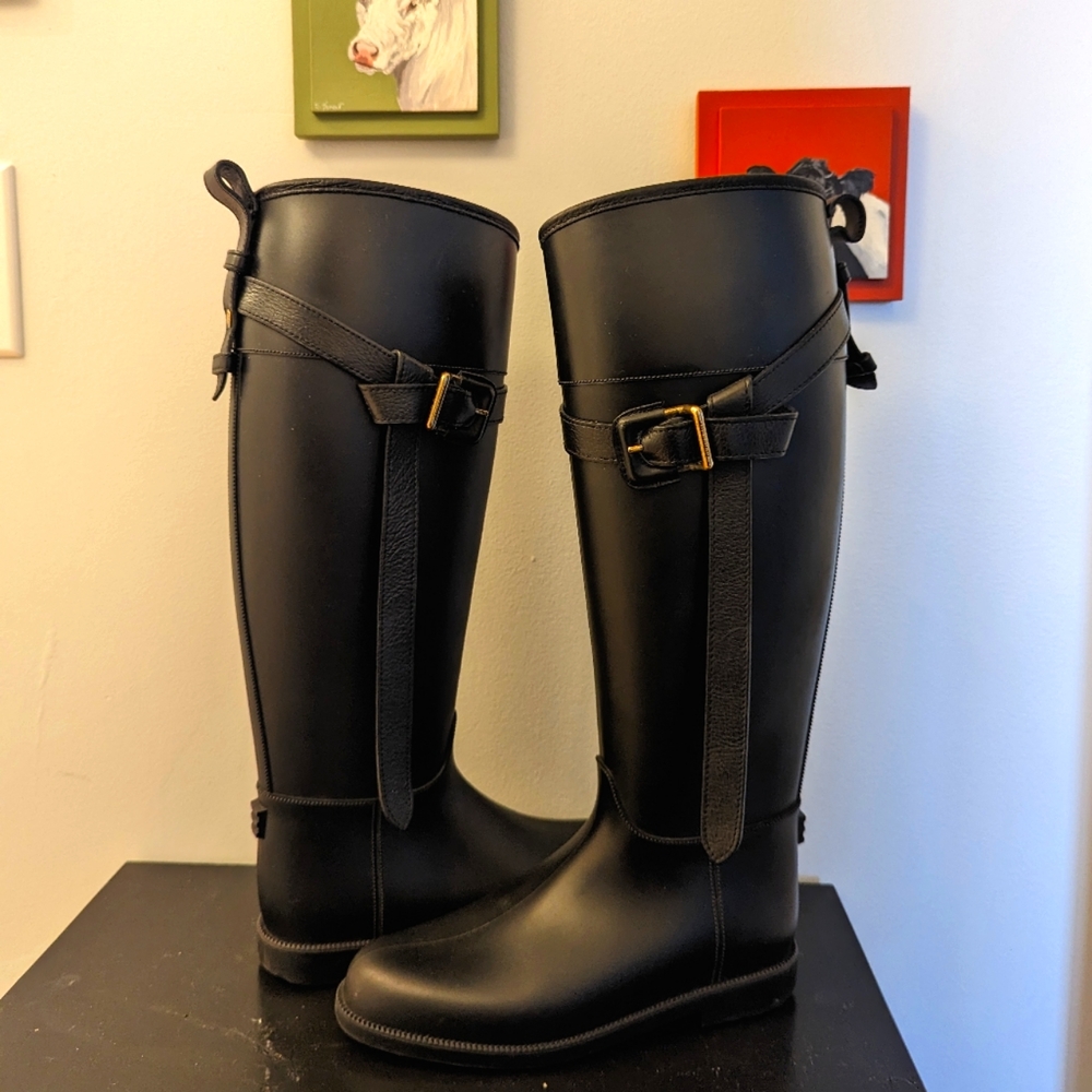 Burberry Equestrian Rainboots. EUC. Size 36.